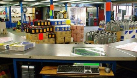 Vendeur magasinier pièce détachée auto