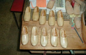 paires de sabots en bois